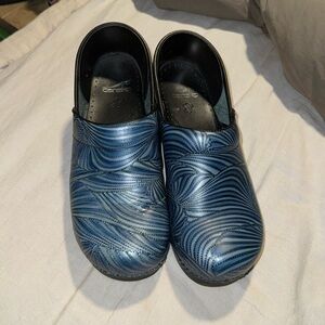 Blue Dansko